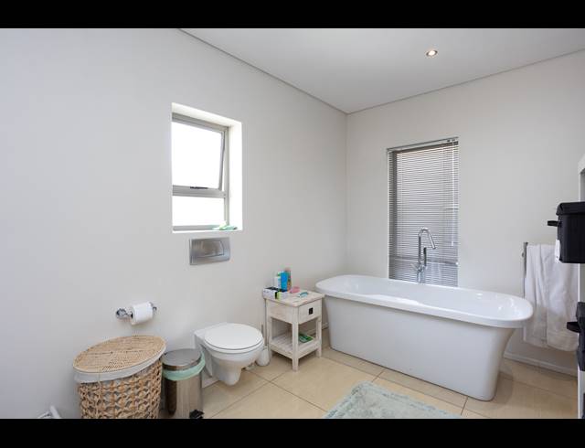 5 BEDROOM FREESTANDING TO LET IN STONEHURST MOUNTAIN ESTATE